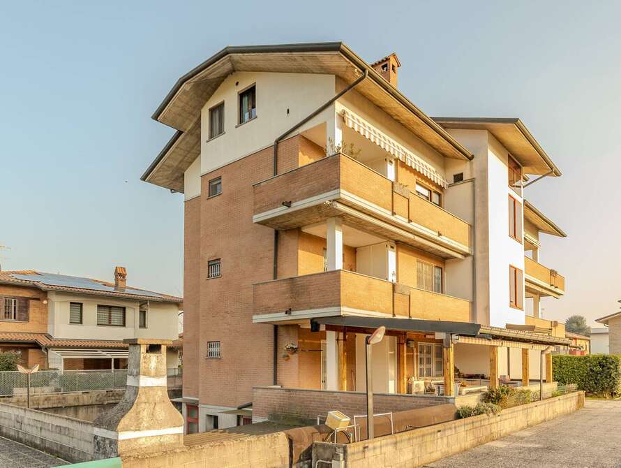 mansarda di 3 locali a solaro