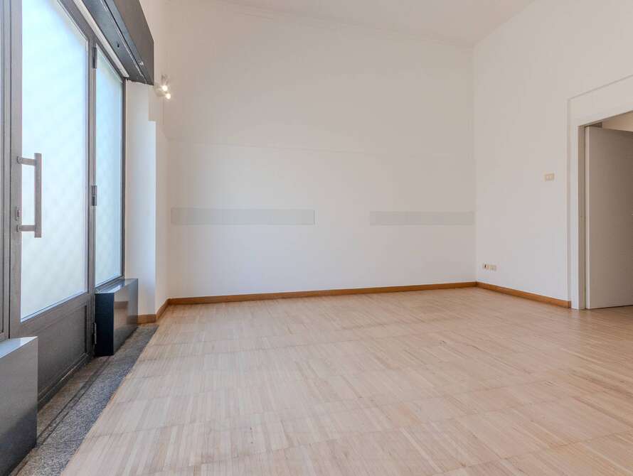 negozio di 2 locali a monza