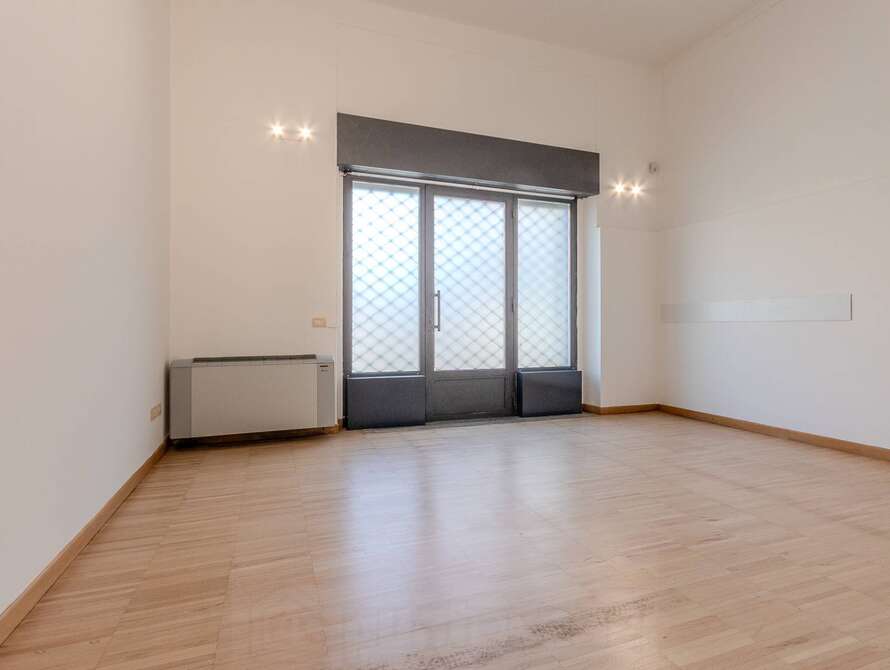 negozio di 2 locali a monza