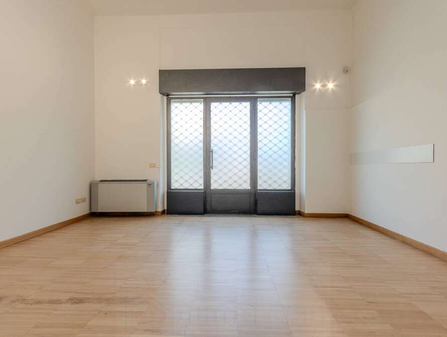 negozio di 2 locali a monza