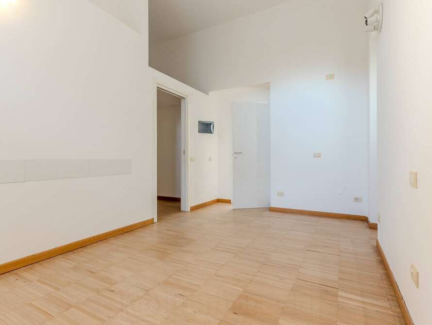 negozio di 2 locali a monza