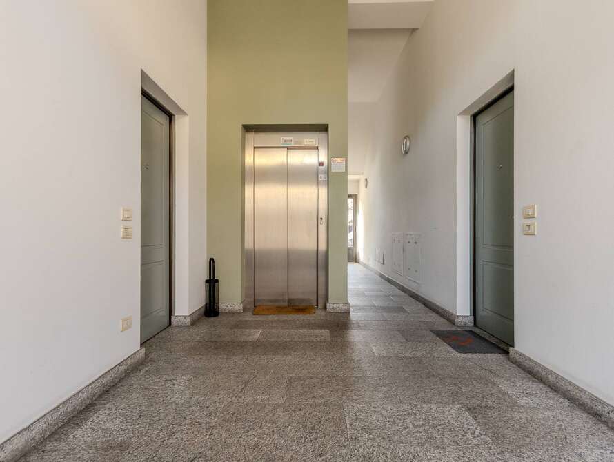 negozio di 2 locali a monza