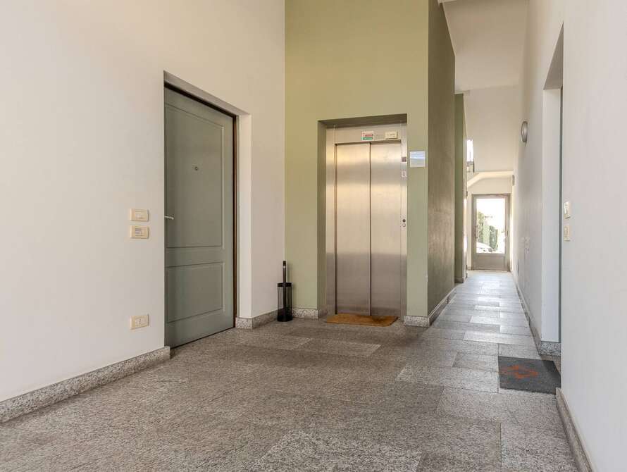 negozio di 2 locali a monza