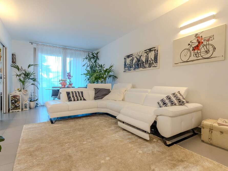 seregno centro signorile trilocale con terrazzo e box