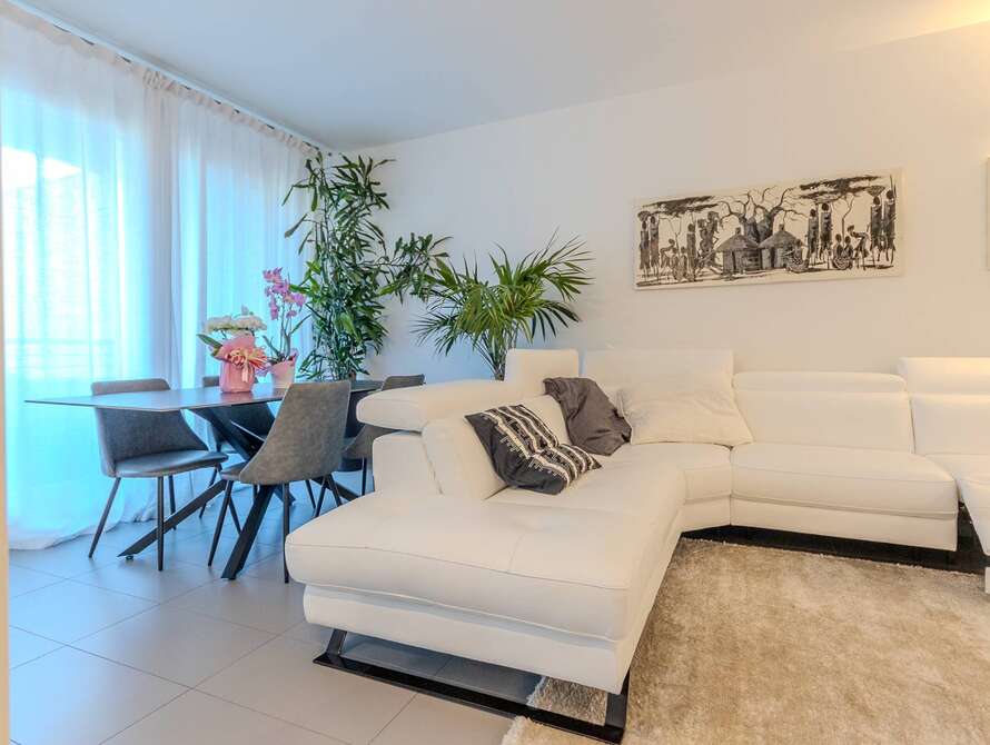 seregno centro signorile trilocale con terrazzo e box