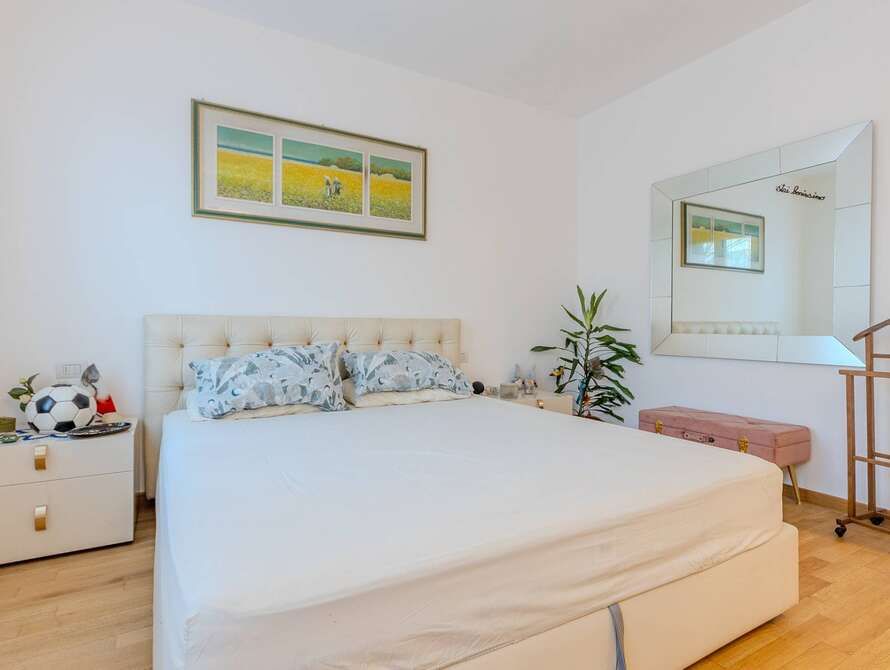 seregno centro signorile trilocale con terrazzo e box