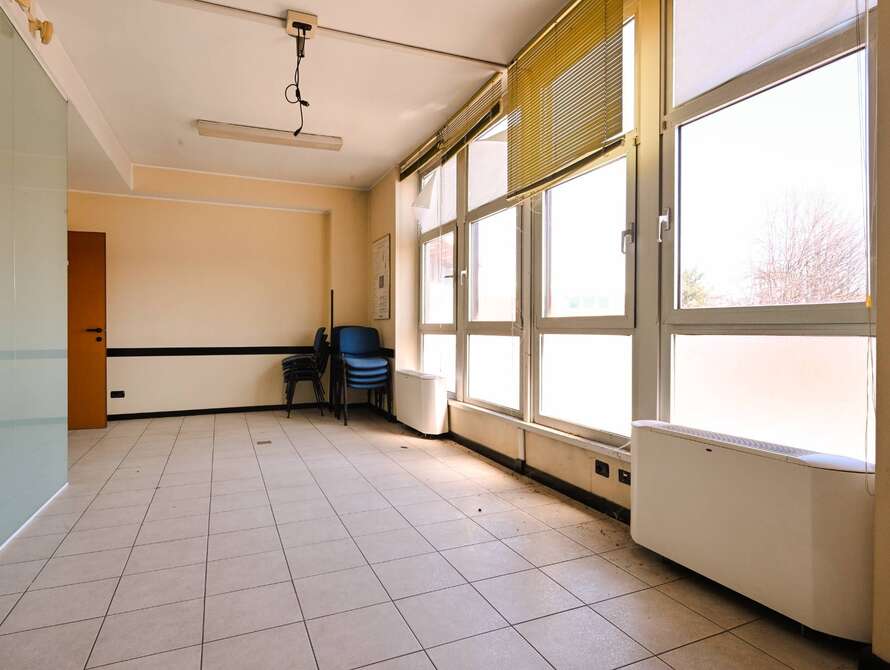 ufficio di 5 locali a brugherio