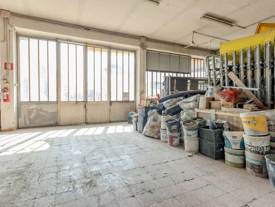 struttura commerciale di 3 locali a lissone
