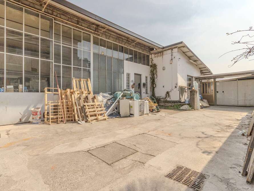 struttura commerciale di 3 locali a lissone