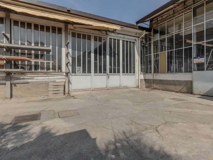 struttura commerciale di 3 locali a lissone