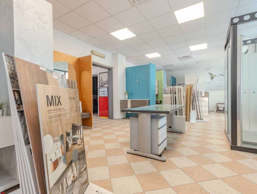 struttura commerciale di 3 locali a lissone