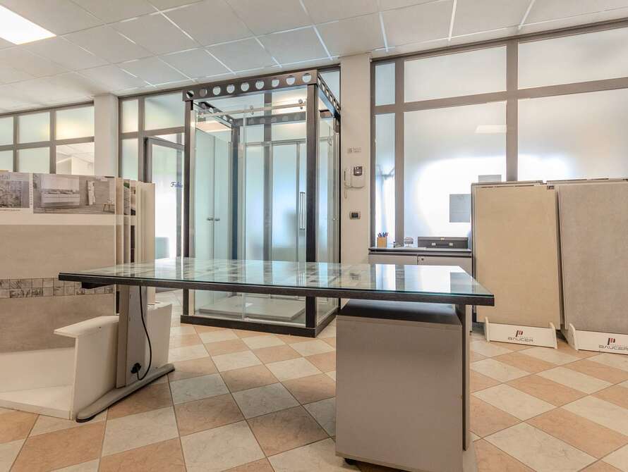 struttura commerciale di 3 locali a lissone