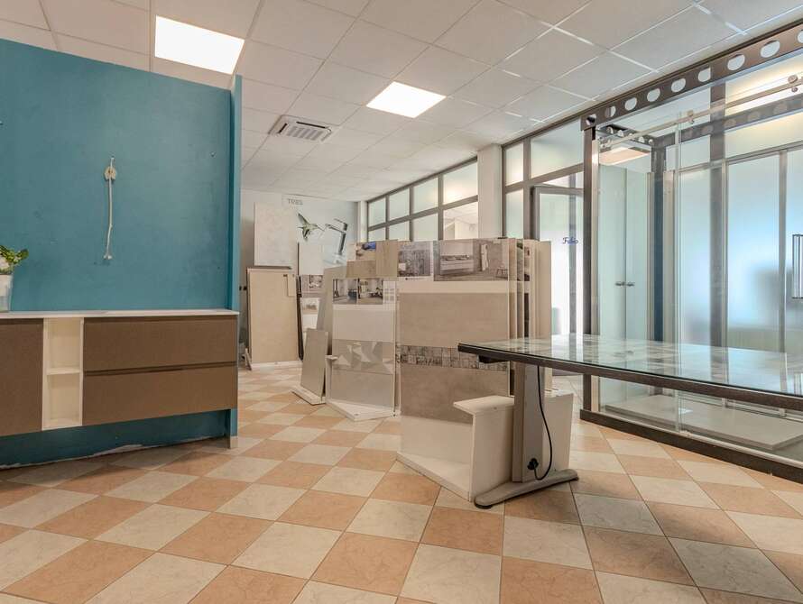 struttura commerciale di 3 locali a lissone
