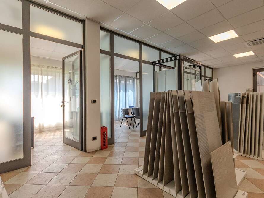 struttura commerciale di 3 locali a lissone
