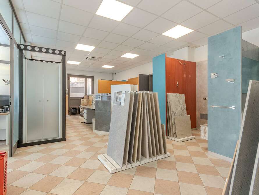 struttura commerciale di 3 locali a lissone