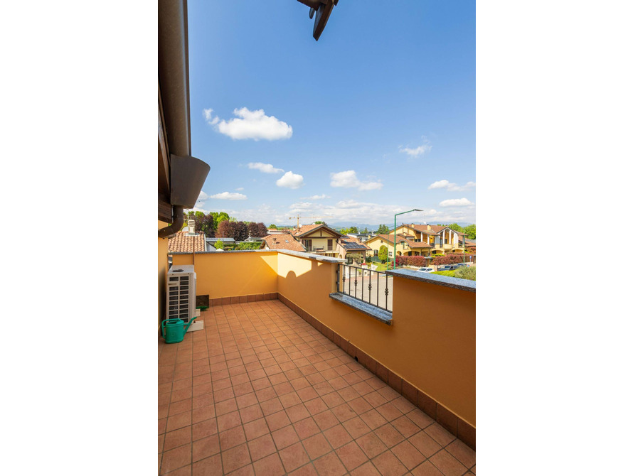 appartamento di 3 locali a usmate velate