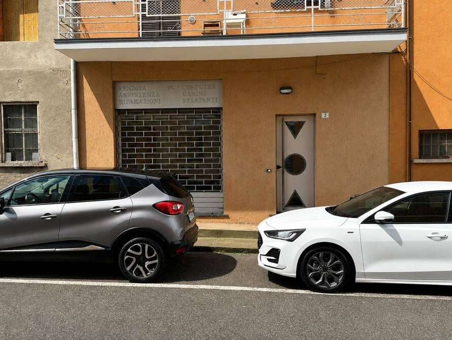 negozio di 2 locali a roncello