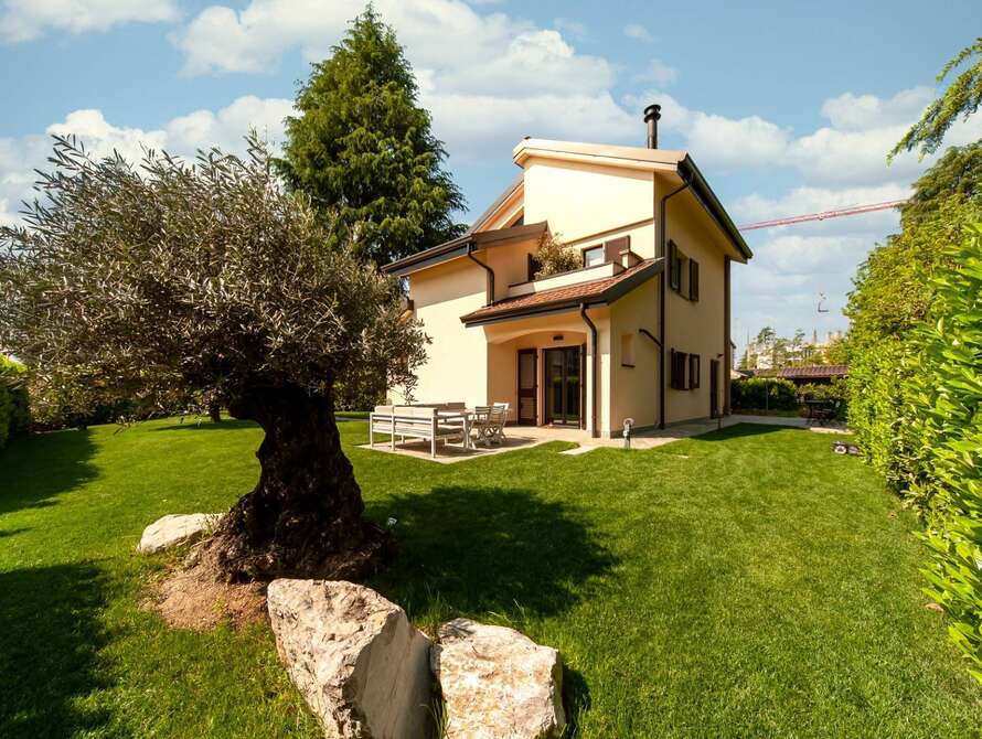 villa di 8 locali a vimercate