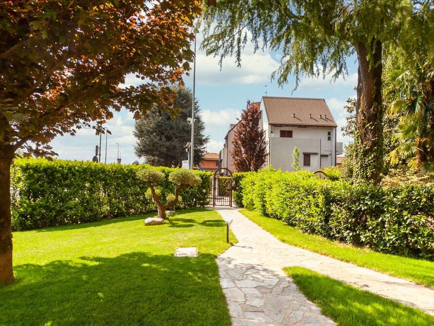 villa di 8 locali a vimercate