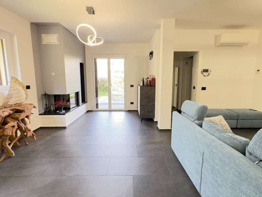 villa di 8 locali a vimercate