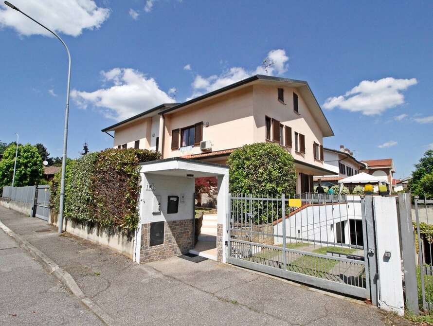 villa di 4 locali a caponago