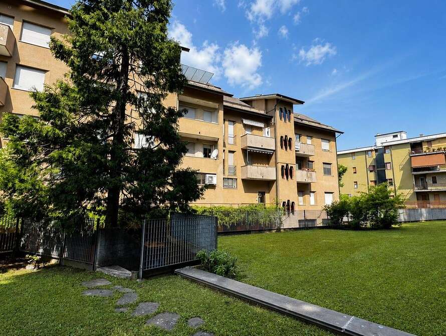 appartamento di 4 locali a vimercate