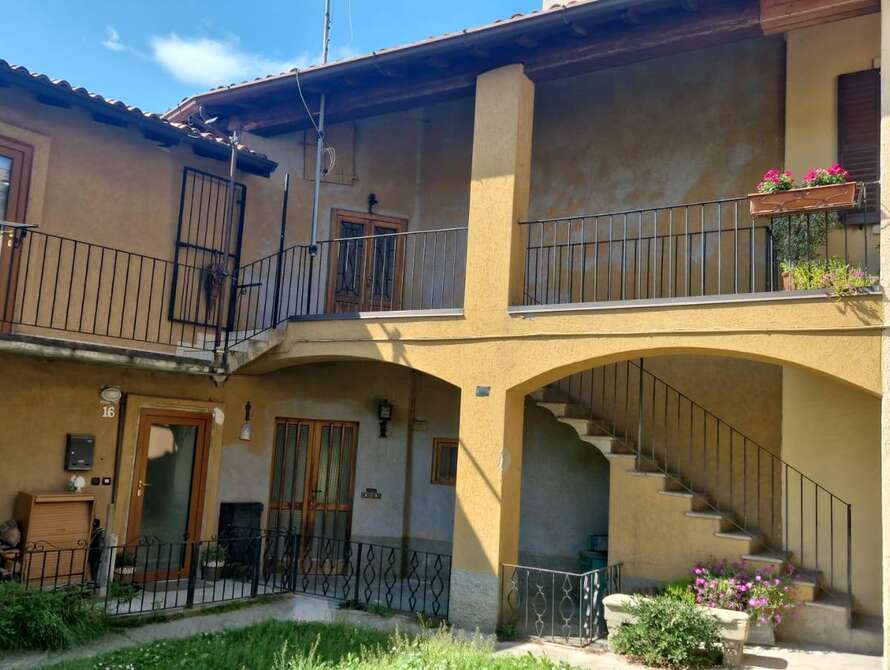 porzione di casa di 3 locali a calco