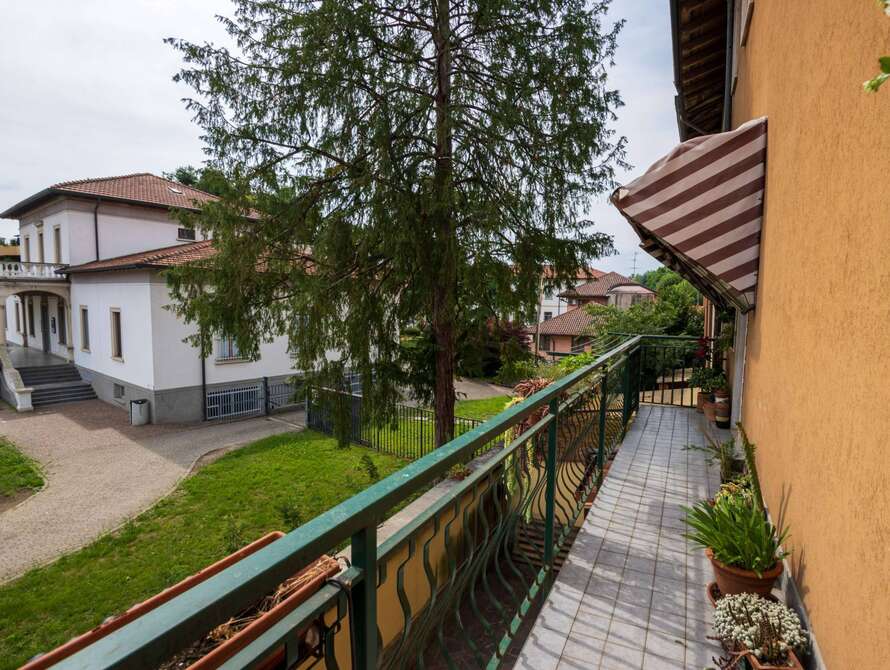 appartamento di 6 locali a usmate velate