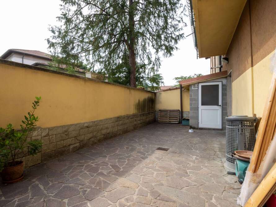 appartamento di 6 locali a usmate velate