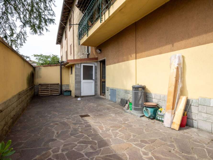 appartamento di 6 locali a usmate velate