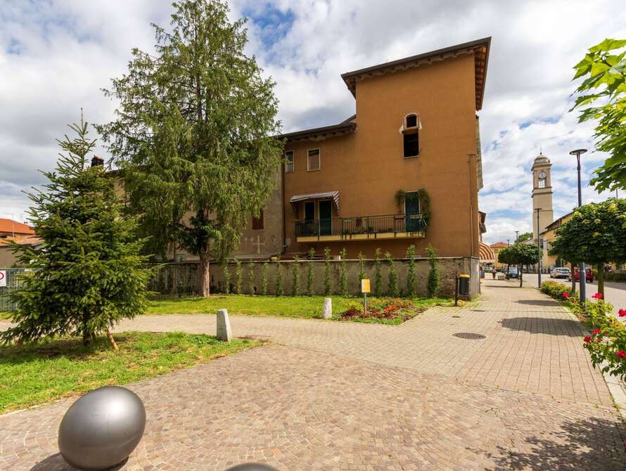 appartamento di 6 locali a usmate velate