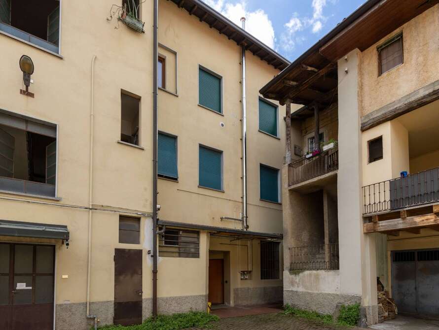 appartamento di 6 locali a usmate velate