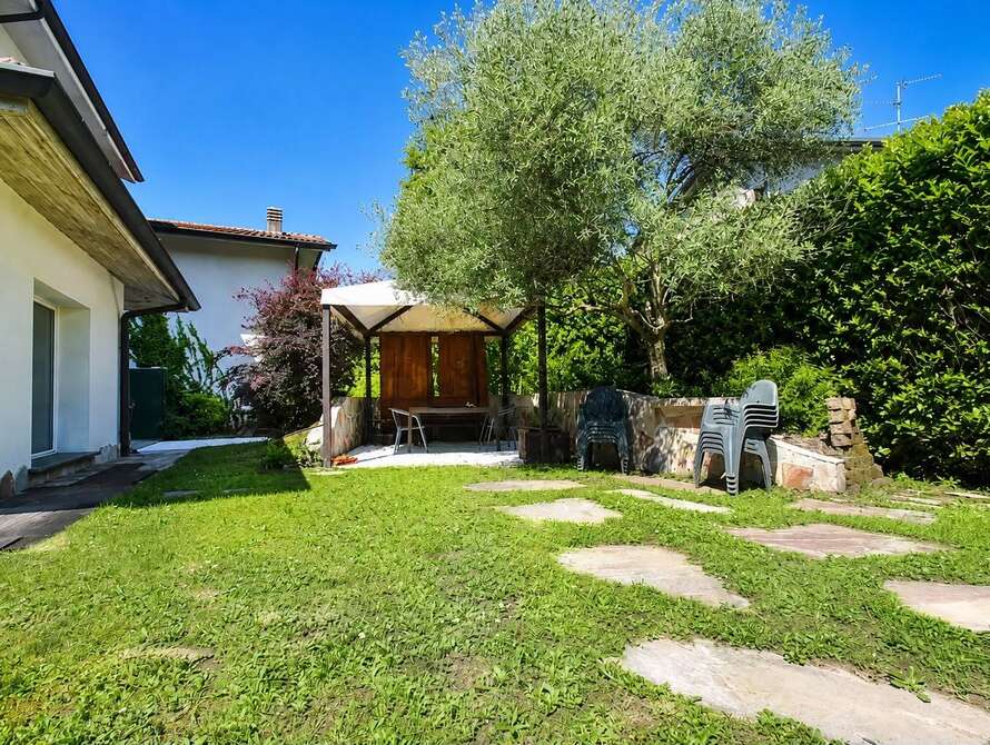 villetta a schiera di 8 locali a vimercate