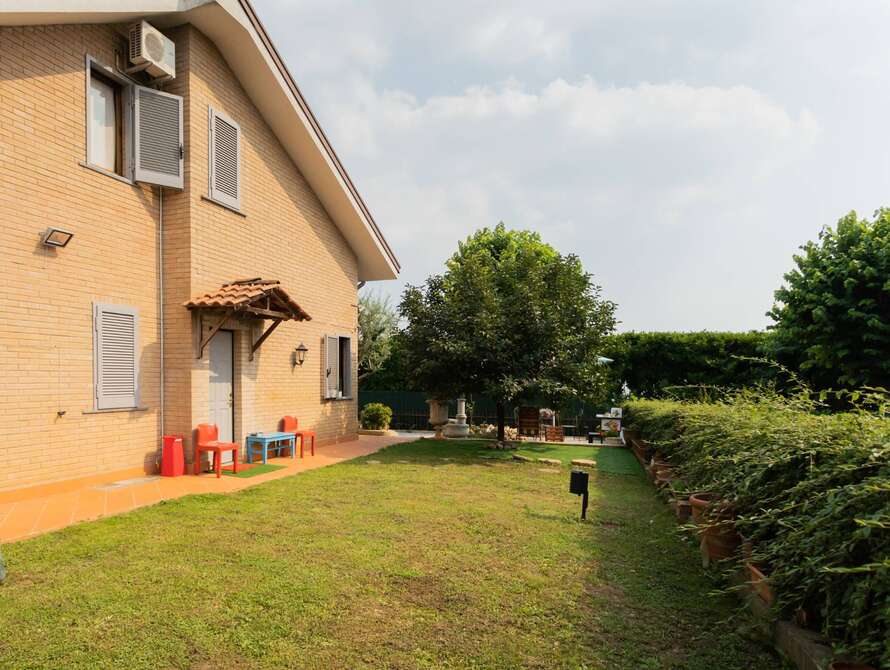 villetta a schiera di 4 locali a besana in brianza