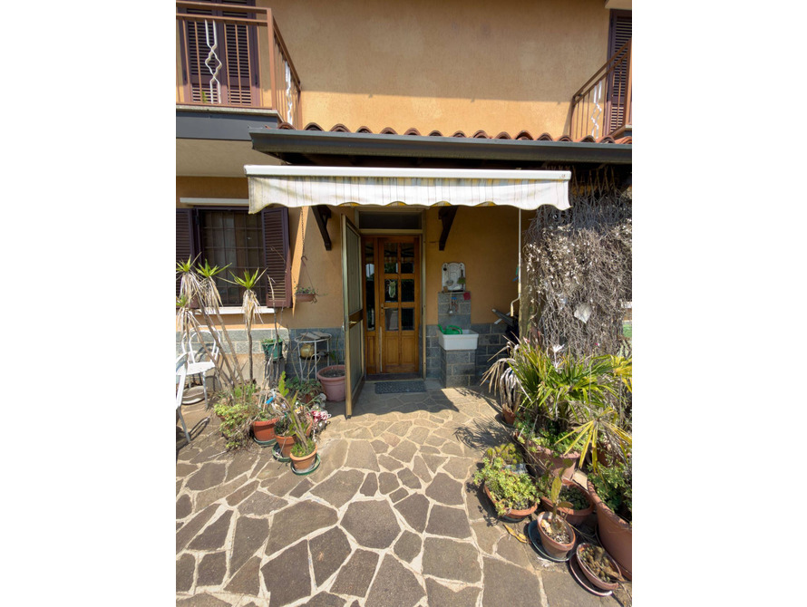 casa indipendente di 4 locali a usmate velate