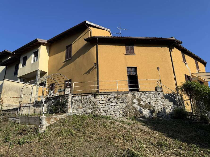 porzione di casa di 3 locali a calco