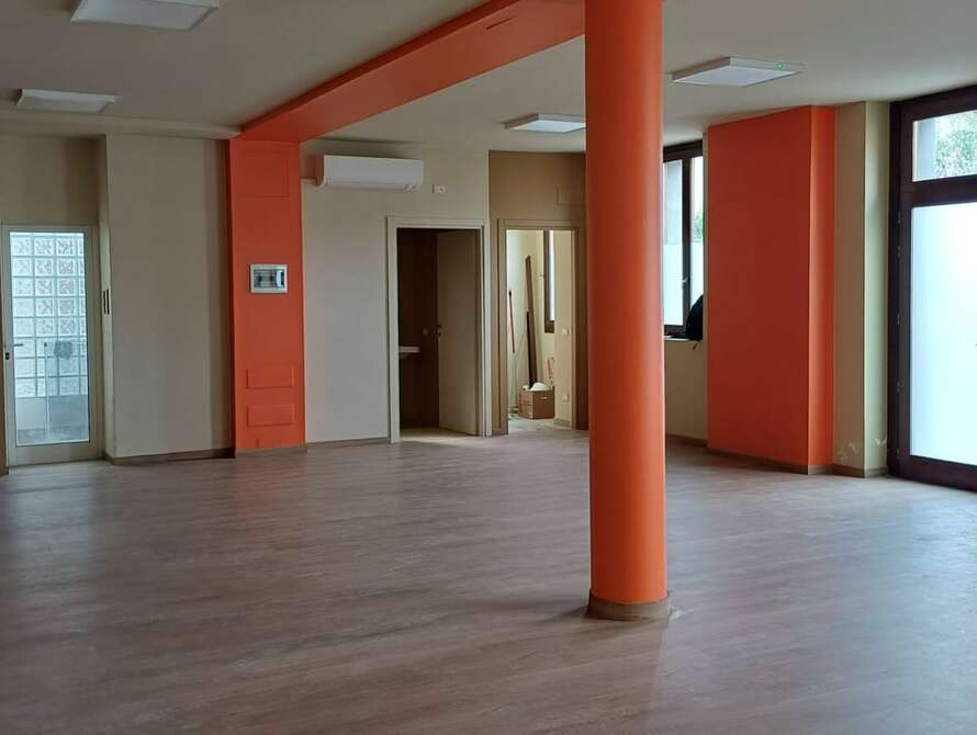 struttura commerciale di 1 locali a bernareggio