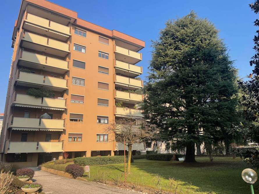 appartamento di 6 locali a monza