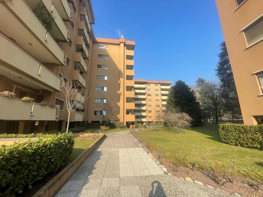 appartamento di 6 locali a monza