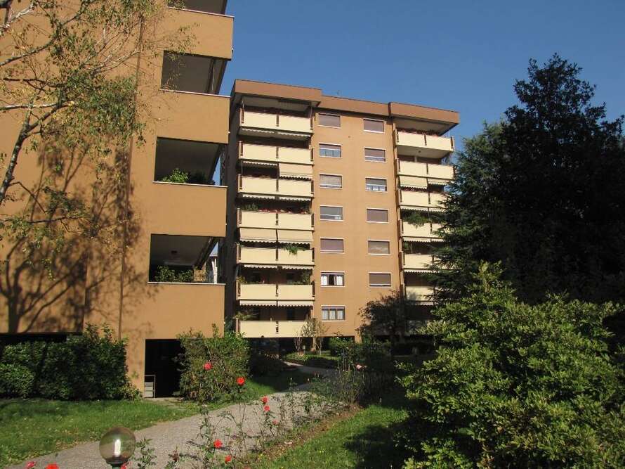 appartamento di 6 locali a monza