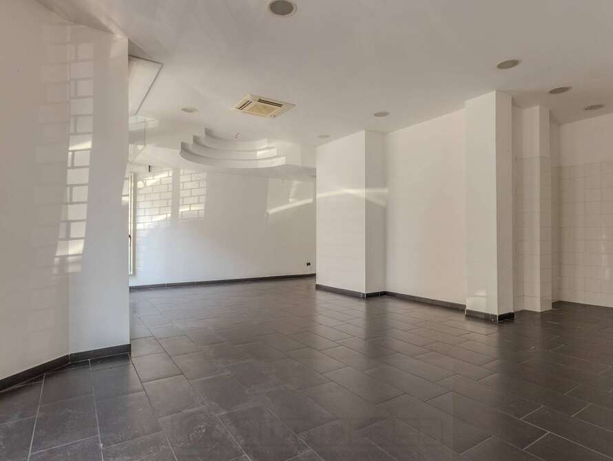 show room di 1 locali a meda