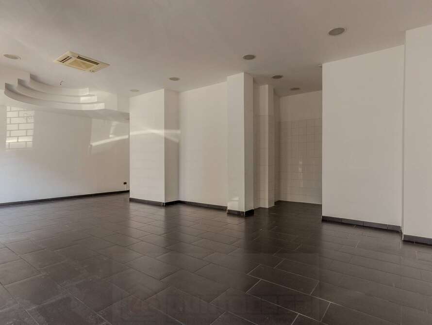 show room di 1 locali a meda