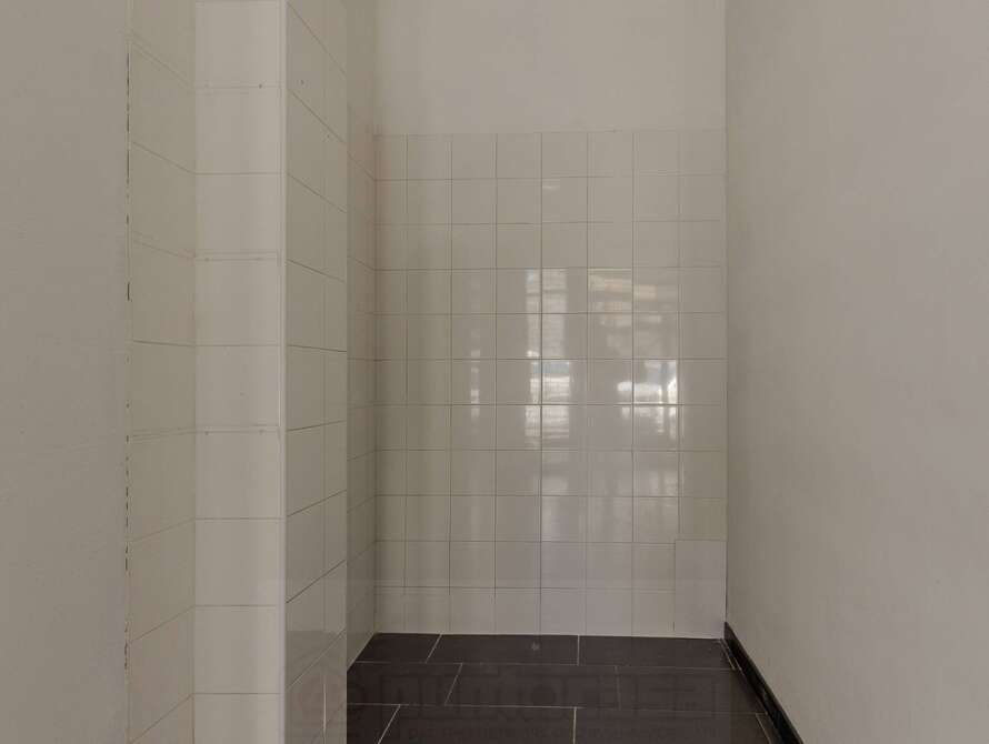 show room di 1 locali a meda