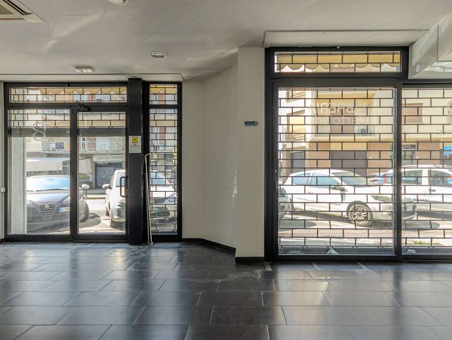 show room di 1 locali a meda