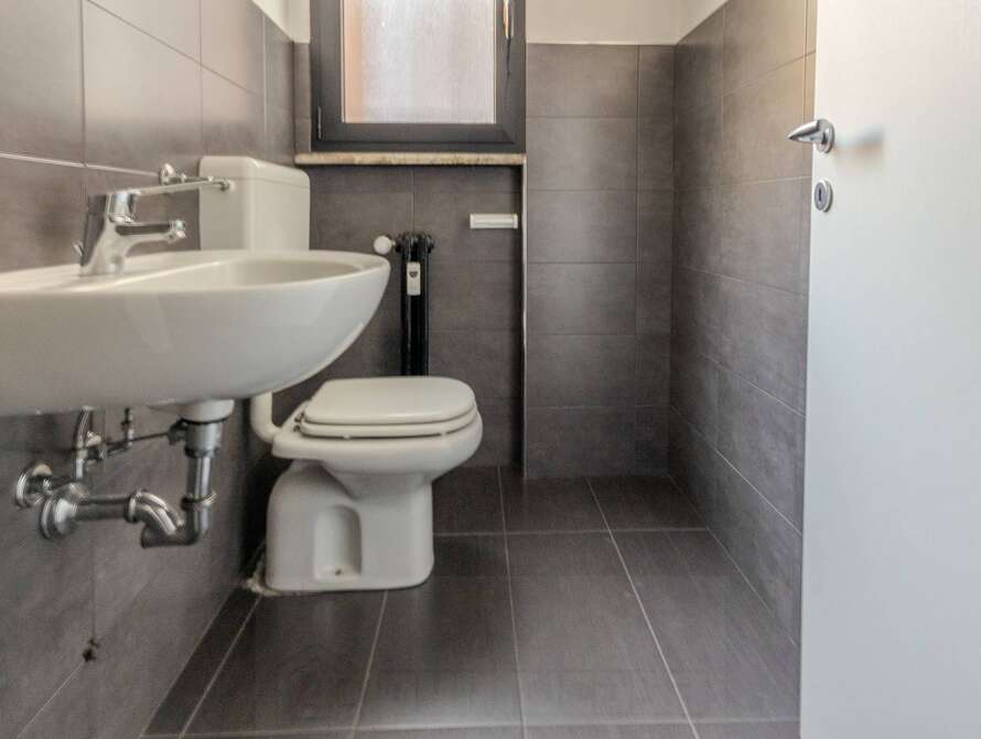 show room di 1 locali a meda