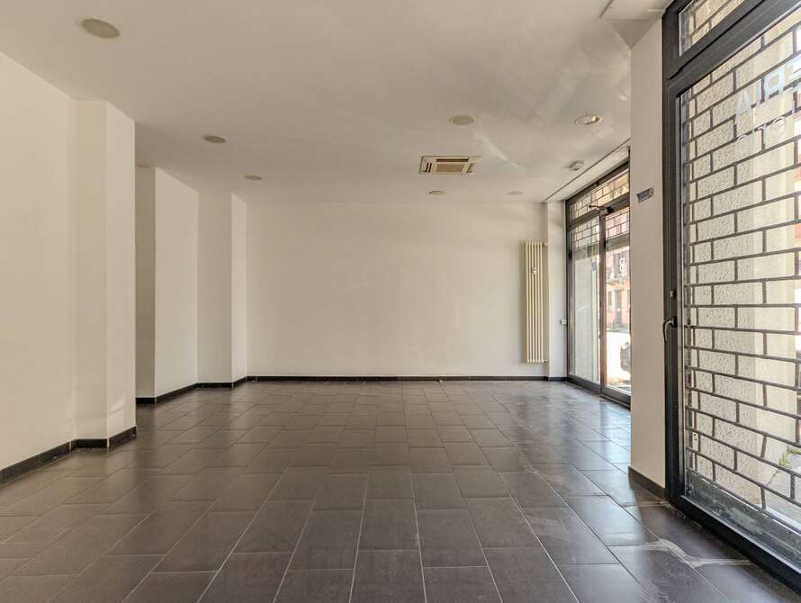 show room di 1 locali a meda
