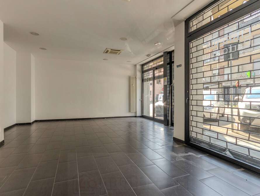 show room di 1 locali a meda