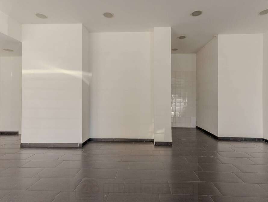show room di 1 locali a meda