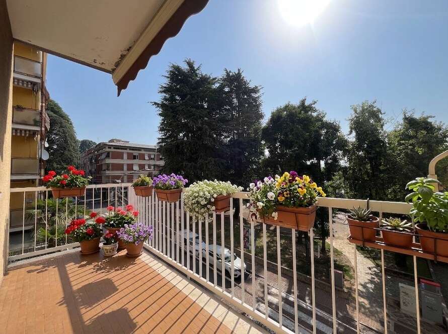 stanza camera di 5 locali a meda