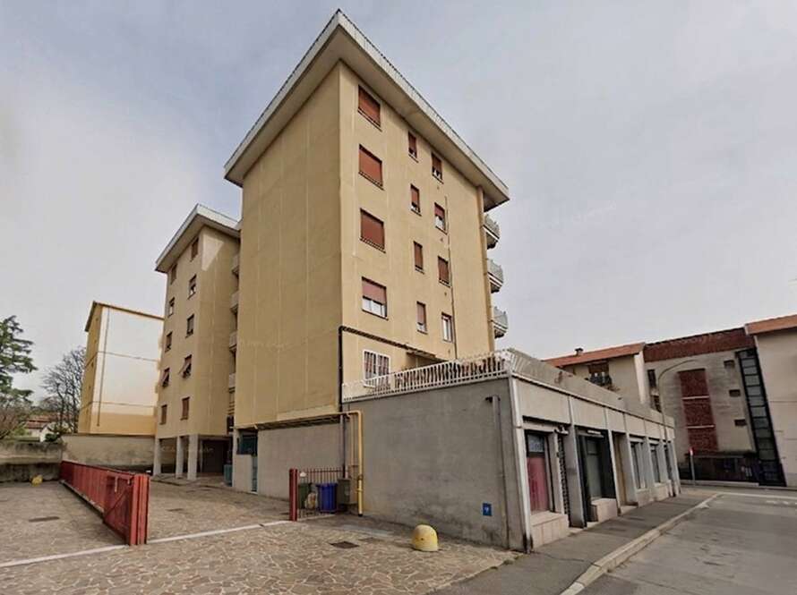 stanza camera di 5 locali a meda
